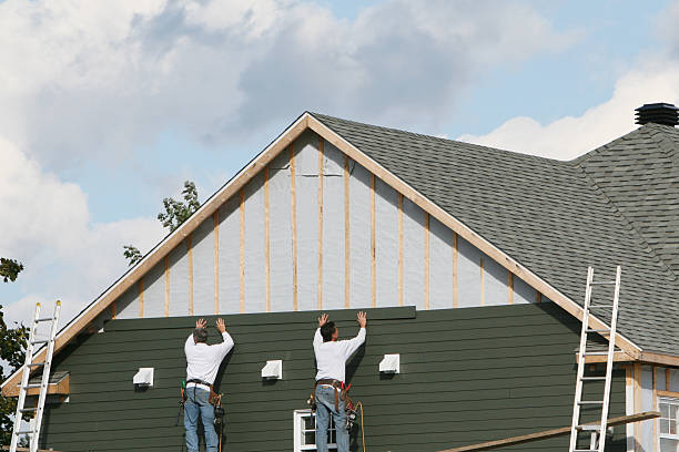 Professional Emergency Siding Repair technician working in Sullivan, IL